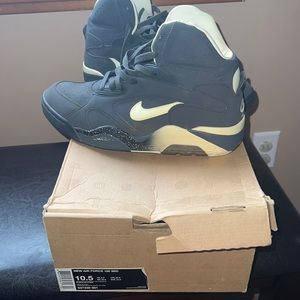 Air Force 180 mid glow in the dark